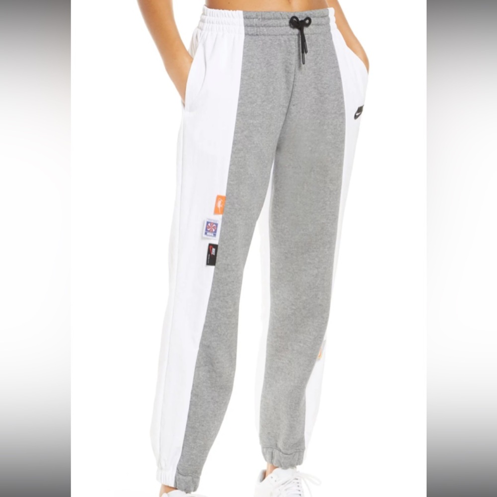 NIKE icon clash sweatpants - size small